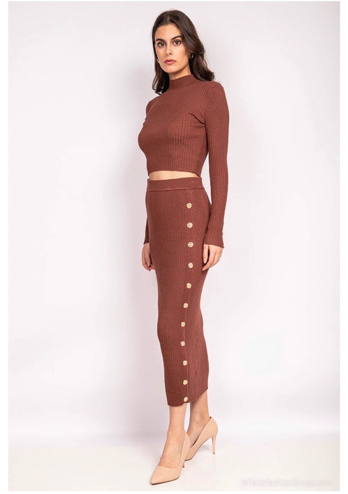 Gylden knappet elegance: brun todelt nederdel og top sæt