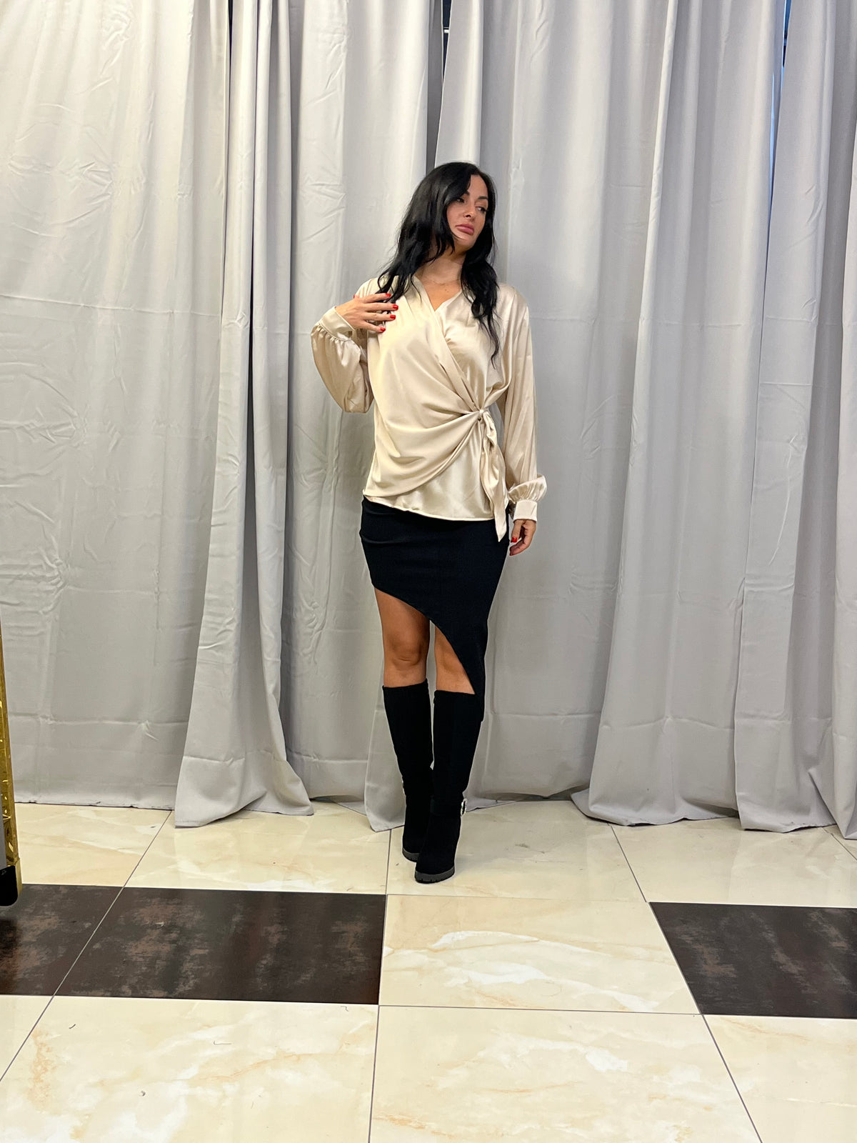 Freja satin bluse