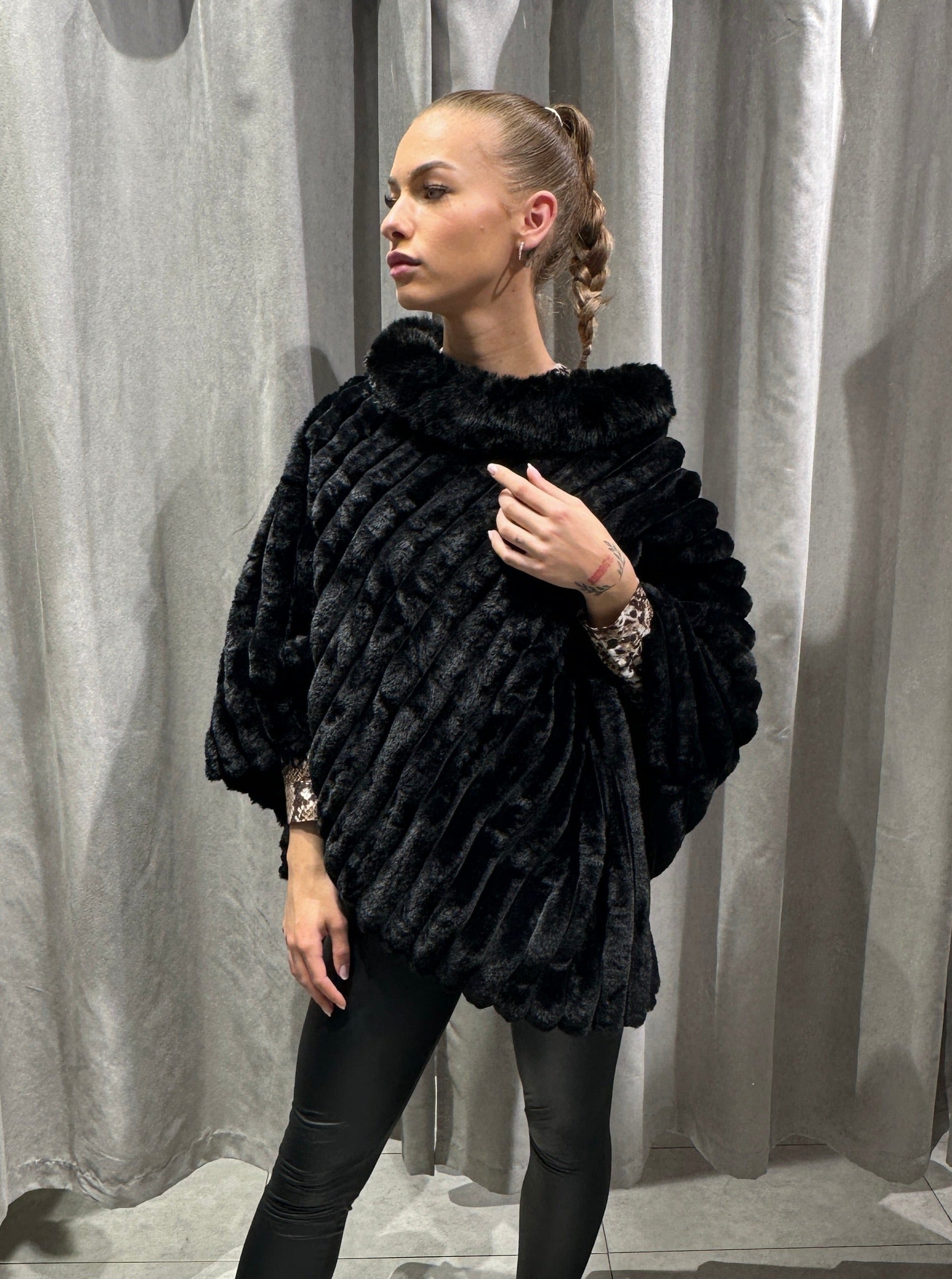 PELS PONCHO